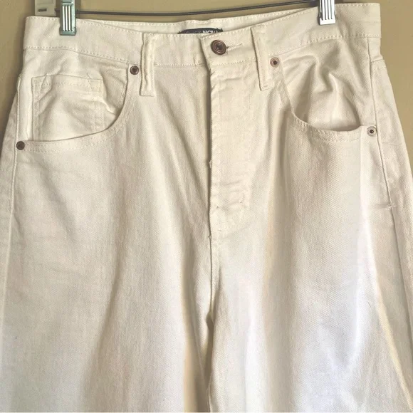 NEW Fashion Nova High Waist Wide Leg Jeans Medium Stretch White Size 9 or 29 - Picture 6 of 11